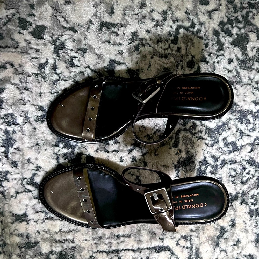 Donald J Pliner heeled sandals sz 9
